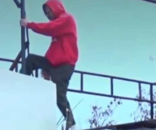 Kristi largohet nga shtëpia e BBVA duke kapërcyer murin