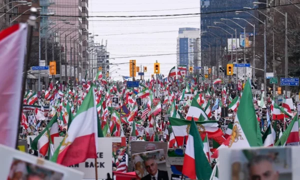 Qindra mijëra njerëz bashkohen protestave kundër qeverisë iraniane në mbarë botën