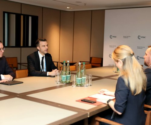 Maqedonci në Mynih takon drejtuesit e Mercedes-Benz, nënshkruhet kontratë trevjeçare për kamionë taktikë