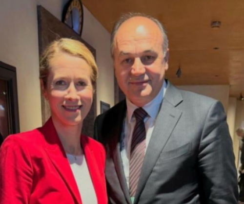 Enver Hoxhaj takohet me shefen e BE-së në Mynih, flasin për Kosovën dhe integrimin në BE