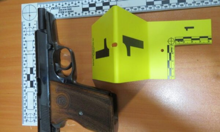 Njësia e Reagimit të Shpejtë arrestoi një 23 vjeçar në Mitrovicë të Jugut  iu gjet një pistoletë me 5 fishekë në veturë