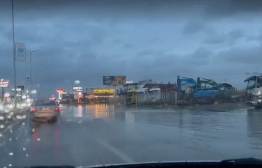 Vështirësohet trafiku në magjistralen Prishtinë-Shkup për shkak të reshjeve