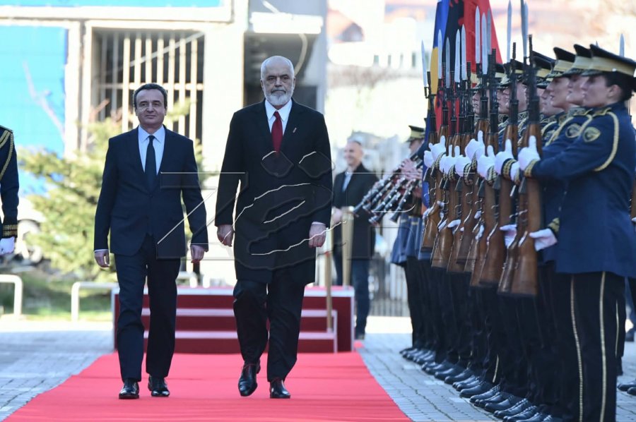 Kurti pret Ramën me ceremoni zyrtare