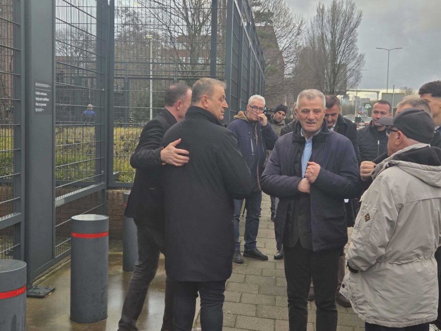 Mbërrijnë në Hagë vëllezërit e ish presidentit Hashim Thaçi