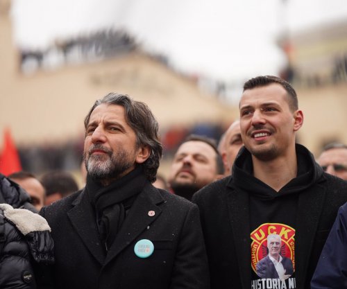 Rama ndan foto me Endrit Thaçin nga Marshi për Drejtësi: Të bashkuar për drejtësi, shtet e për kombin tonë