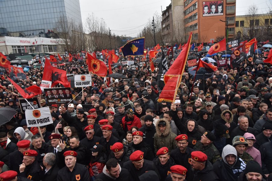 Al-Jazeera raporton për marshin masiv në mbrojtje të ish-krerëve të UÇK-së