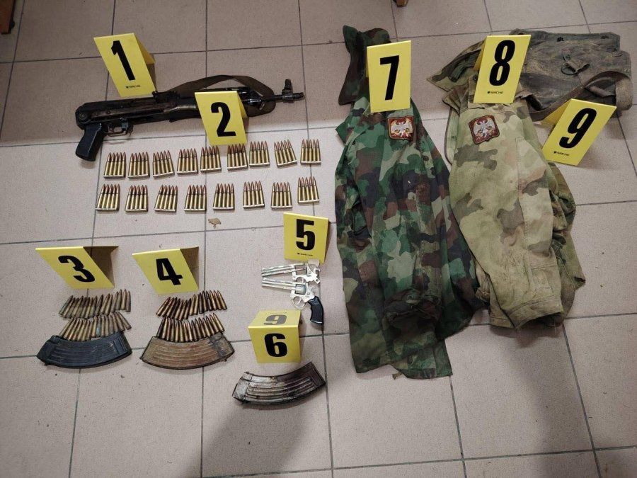 Aksion i policisë në veri  Konfiskohen armë  granata dhe emblema serbe