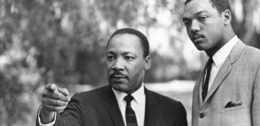Vdes Jesse Jackson, udhëheqësi i Lëvizjes për të Drejtat Civile pas Martin Luther King Jr
