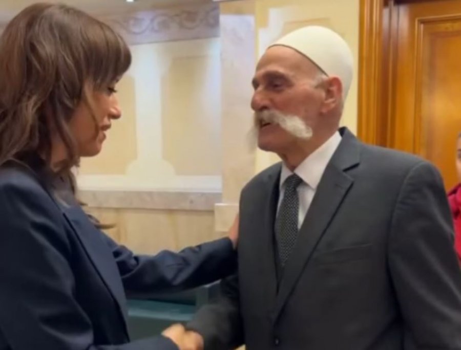  Dalsh faqebardhë   urimi që Rifat Jashari ia bëri Albulena Haxhiut për detyrën e re  video 