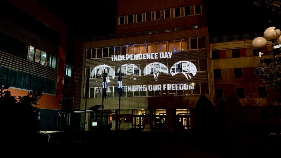 Platforma “Liria Ka Emër” projekton mesazhin “Ende duke mbrojtur lirinë tonë” në objektin e Presidencës