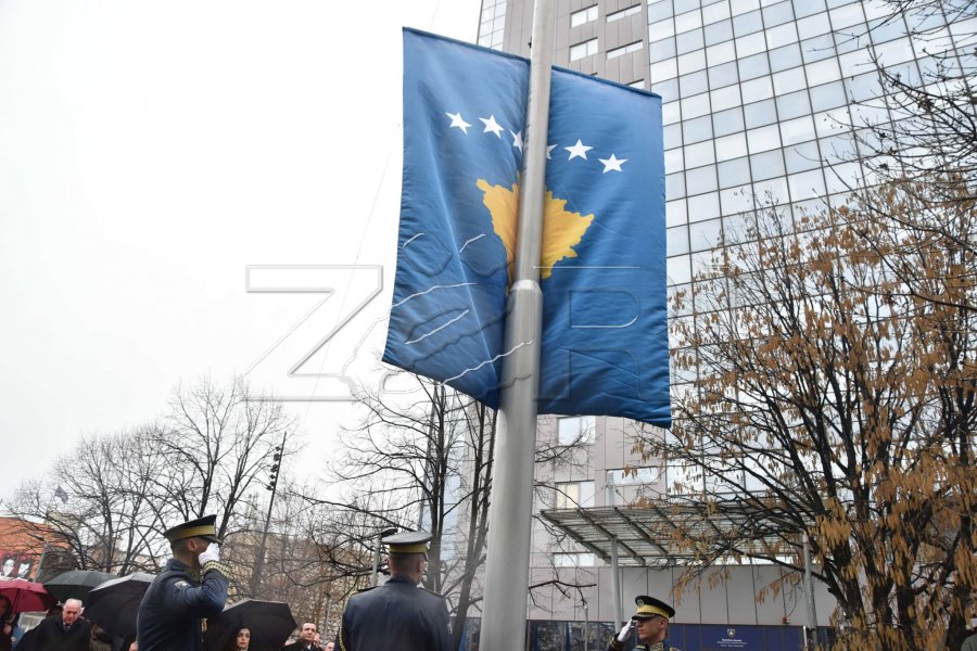 Ngrihet flamuri i Kosovës në 18-vjetorin e pavarësisë