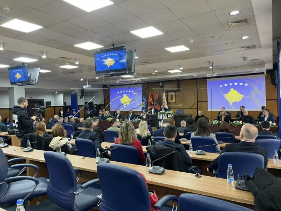 Kuvendi i Prishtinës shënon 18 vjetorin e pavarësisë  kërkohet drejtësi për ish krerët e UÇK së