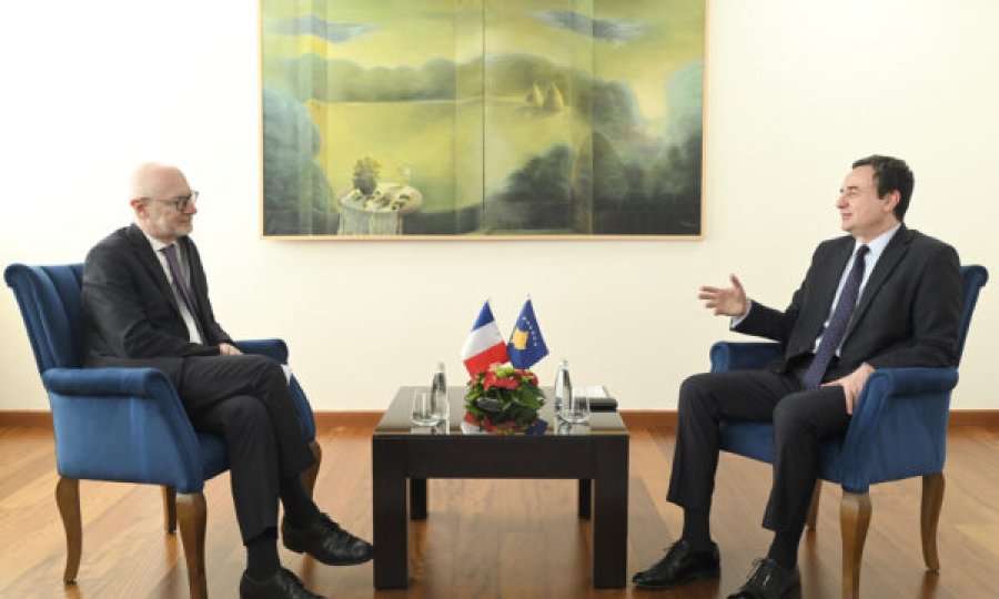 Kurti takohet me ambasadorin francez, theksohet mbështetja e Francës për Kosovën