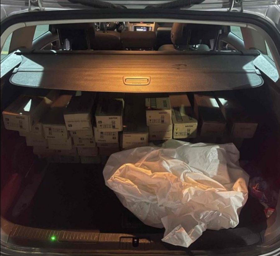 Dogana zbulon 40 tonerë të padeklaruar në Vërmicë, me vlerë rreth 2.300 euro