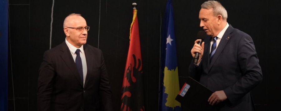 Në 18 vjetorin e Pavarësisësë Kosovës  Agim Ademi nderohet  Ambasador për Paqe  në Tiranë