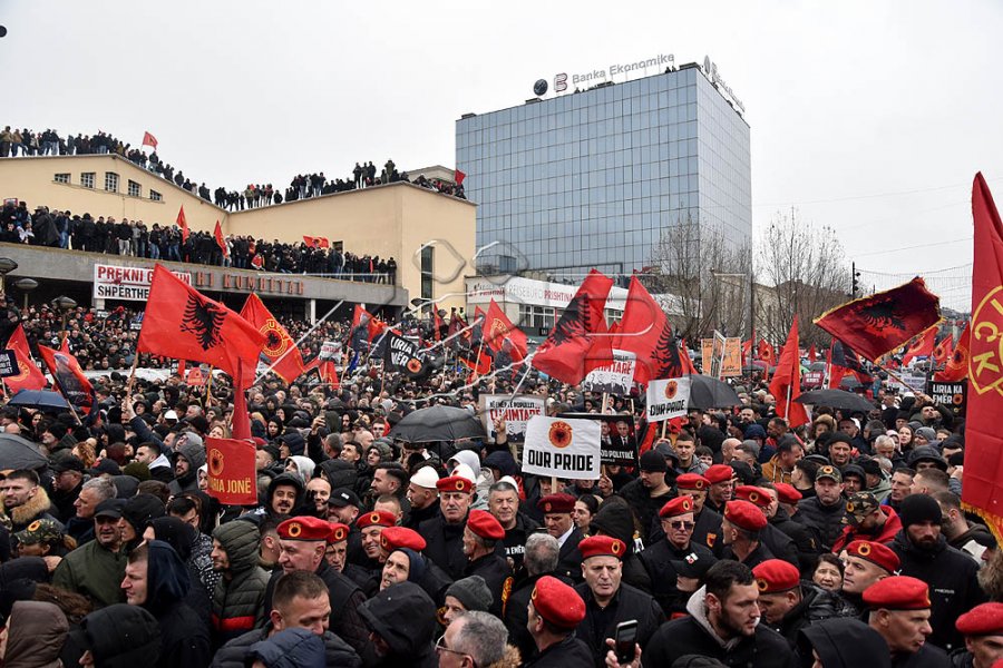 Mbi 130 mijë qytetarë morën pjesë në marshin “Drejtësi, jo politikë”