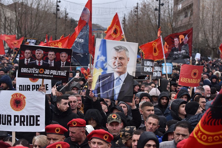 Edi Rama përkrah Hashim Thaçin, por s’merr pjesë në marshe