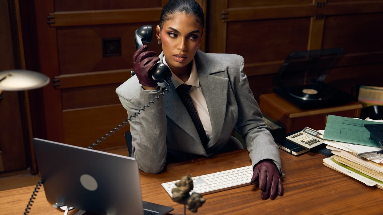 Artistja shqiptare Donna Dafi triumfon në ShBA   Primadonna  bën jehonë në  Kindline Magazine  dhe  EARMILK 