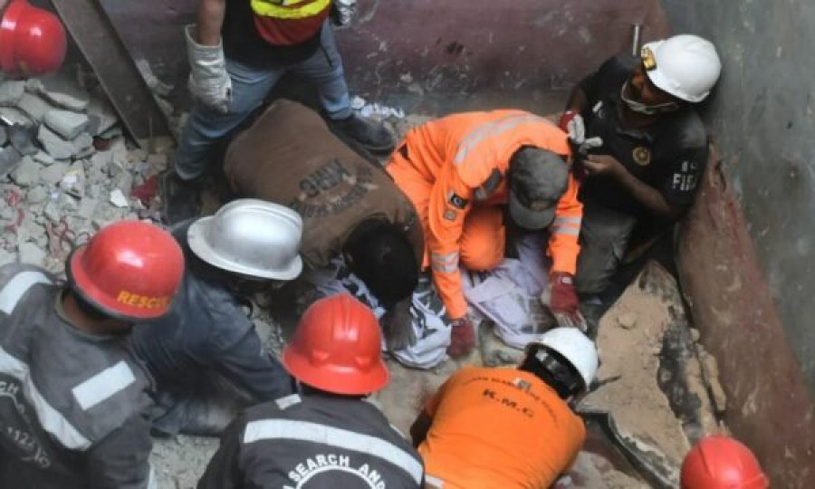 Shpërthimi i bombolës së gazit rrafshon godinën trekatëshe në Pakistan  16 të vdekur dhe dhjetëra të plagosur