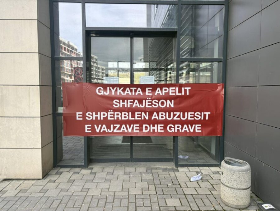 Aksion simbolik  vendoset mbishkrimi  Gjykata e Apelit shfajëson dhe shpërblen abuzuesit e vajzave dhe grave 