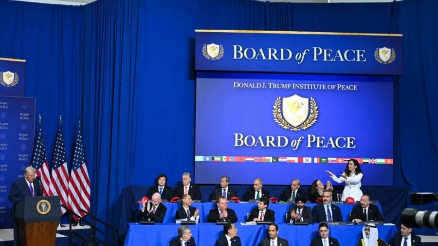 Trumpi i ofron  garanci  Kosovës në raport me Serbinë  Nëse nuk ia dilni  më thirrni