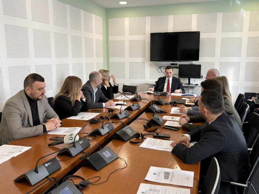 Komisioni për Legjislacion i thotë  po  projektbuxhetit për vitin 2026