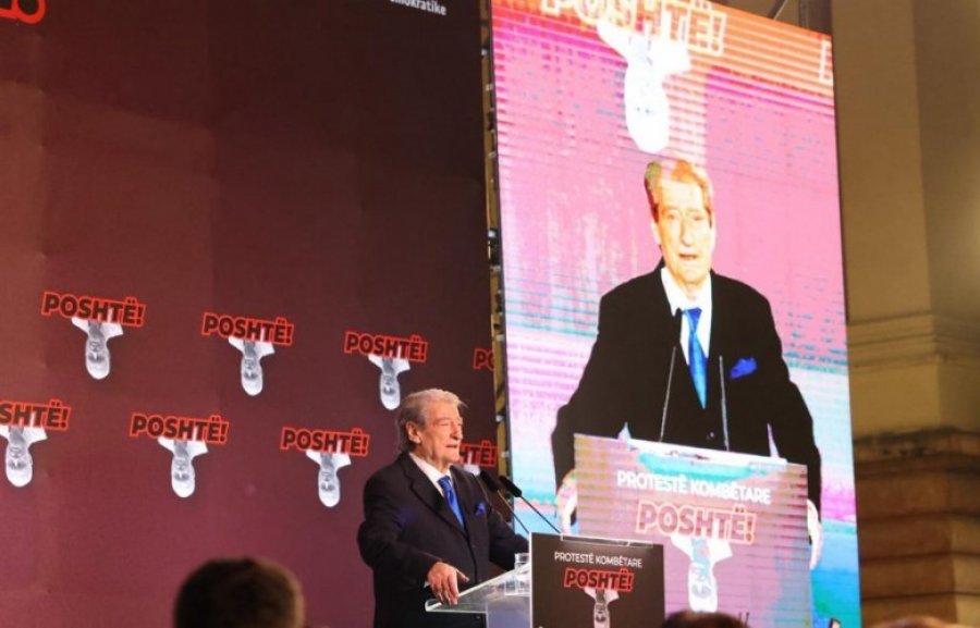 Berisha  35 vjet pas diktaturës  qytetarët sërish protestojnë për drejtësi