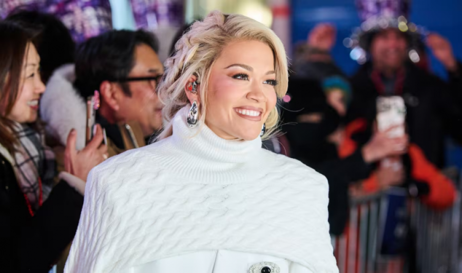 Rita Ora ndan mesazhe motivuese përballë kritikave online