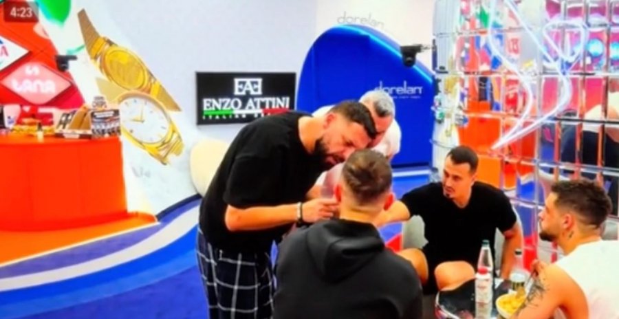 Miri dhe Rogert kërcënojnë Shëndritin pas ofendimit të rëndë  Të tregojmë ne bijtë e kujt jemi  të mbysim këtu  video 