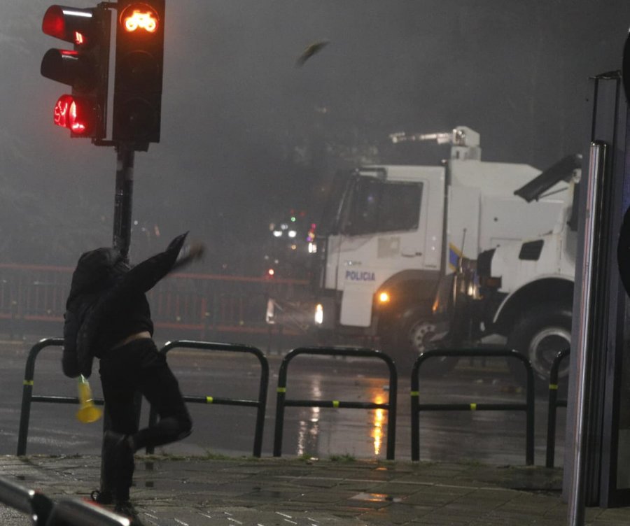 Protesta e PD-së, 46 persona u arrestuan nga policia për aktet e dhunës gjatë ditës së djeshme