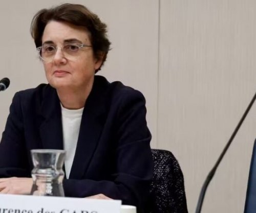 Macron pranon dorëheqjen e presidentes së Luvrit