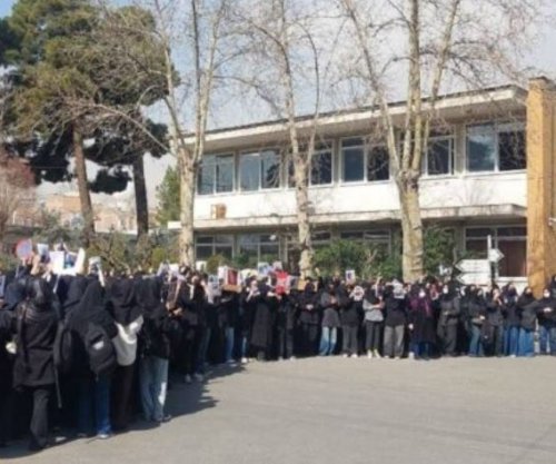Studentët iranianë sërish në protestë kundër regjimit: As monarki apo udhëheqje, por demokraci e barazi