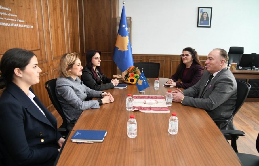 Kusari dhe Shahini bisedojnë për bashkëpunimin me sektorin privat