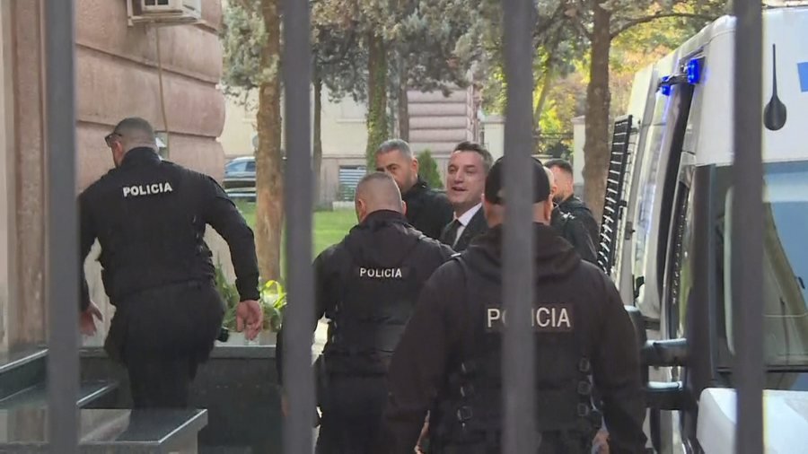 Erion Veliaj mbetet në burg