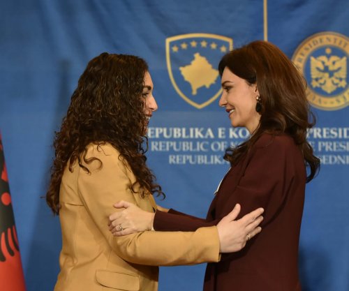 Presidentja Osmani pret në takim ministren e Jashtme të Shqipërisë, Spiropali