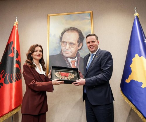 Abdixhiku pret Spiropalin: Theksohet koordinimi Kosovë – Shqipëri në proceset euroatlantike