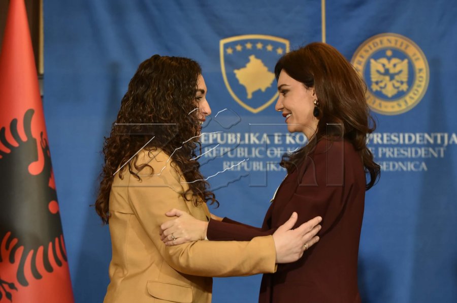 Presidentja Osmani pret në takim ministren e Jashtme të Shqipërisë, Spiropali