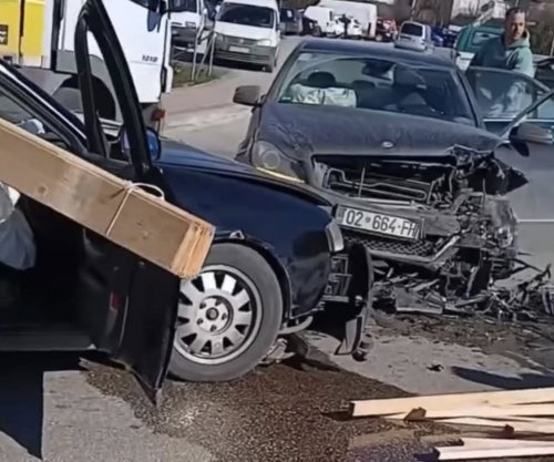 Tre të lënduar nga një aksident mes dy veturash në Banjë të Istogut