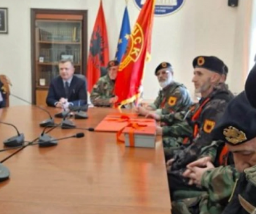 Iniciativa “Të gjithë për luftëtarin” vizitë në Kuvendin e Shqipërisë, në fokus gjykimi në Hagë