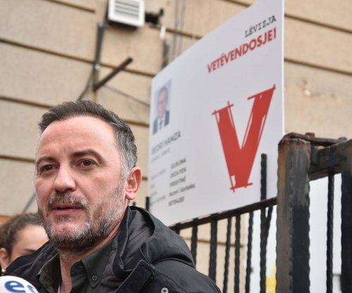 Molliqaj: Hamza e Abdixhiku me qasje naive, vendi duhet të shkojë në zgjedhje, jo t’ia zgjedhin Kurtit presidentin