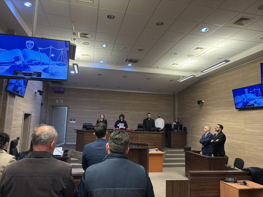 Dënohet me 22 vjet burg babai që shtyu të birin të kryejë vrasje në një qendër tregtare në Podujevë