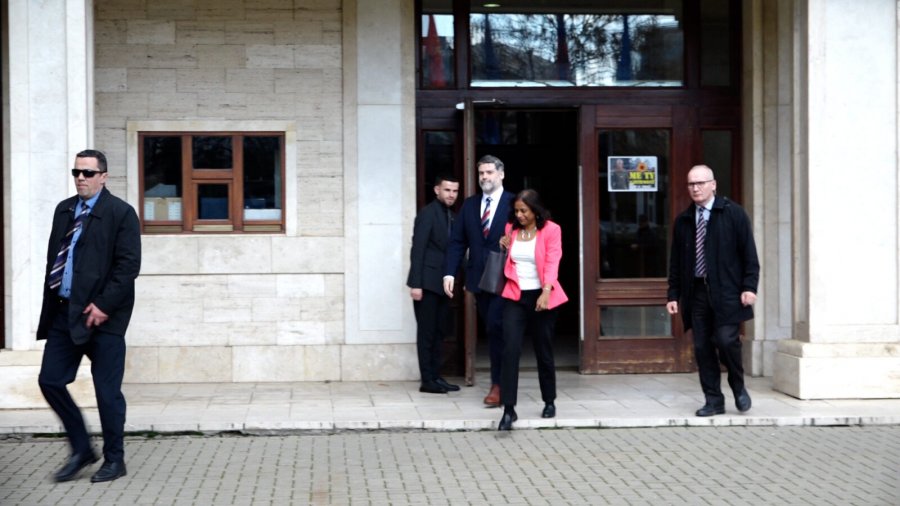 Pratipatti nuk e thotë asnjë fjalë pas takimit me Presidenten Osmani