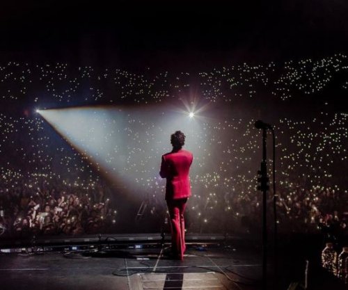 Habit këngëtari: Qesha në funeralin e gjyshes, më frymëzoi për këngë