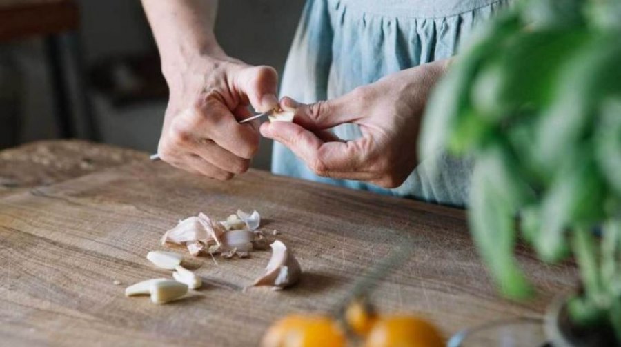 Hudhra lufton bakteret e ndryshme  mykun e viruset