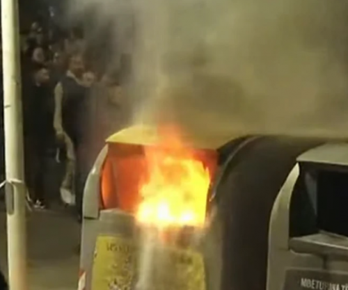 Protestuesit “thyejnë” kordonin e policisë, uniformat blu hedhin ujë dhe gaz lotsjellës