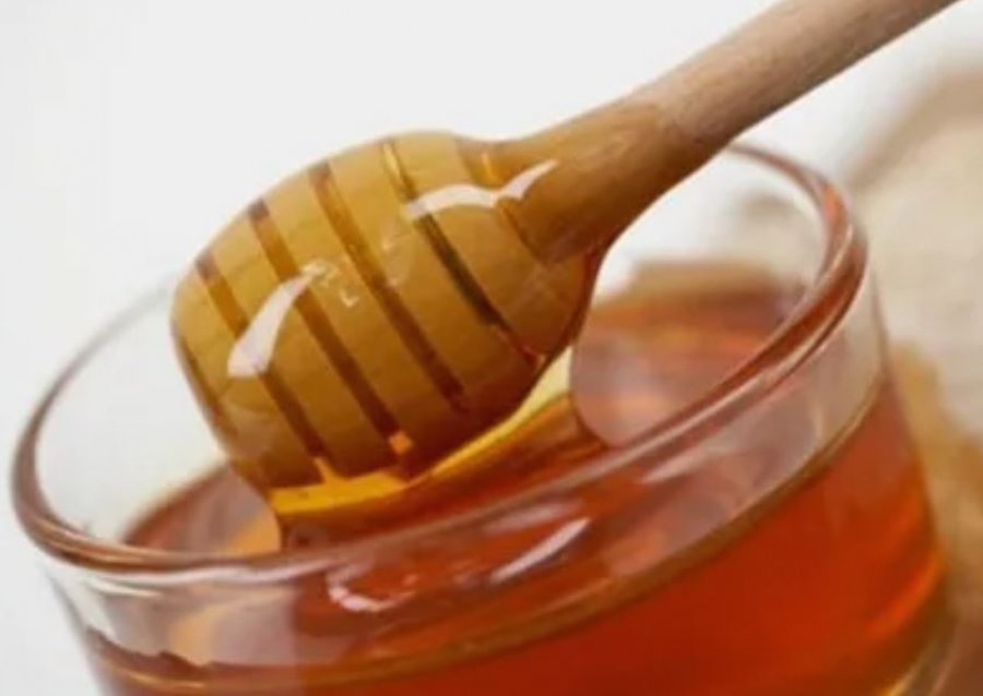 a-e-dini-se-mjalti-eshte-ushqimi-i-vetem-qe-nuk-prishet-kurre