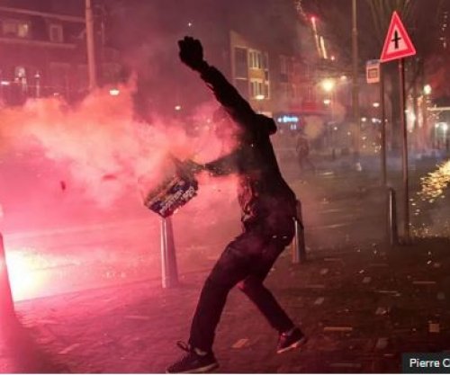 Policia holandeze përballet me dhunë “të paparë” të Vitit të Ri