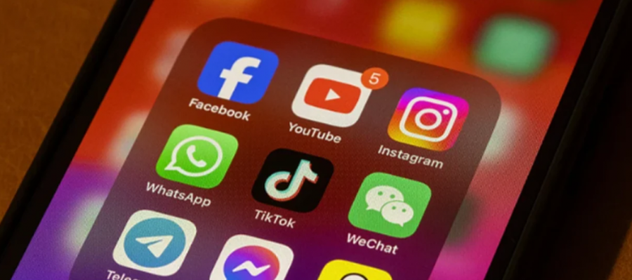 Franca do ta ndjek shembullin e Australisë për rrjetet sociale