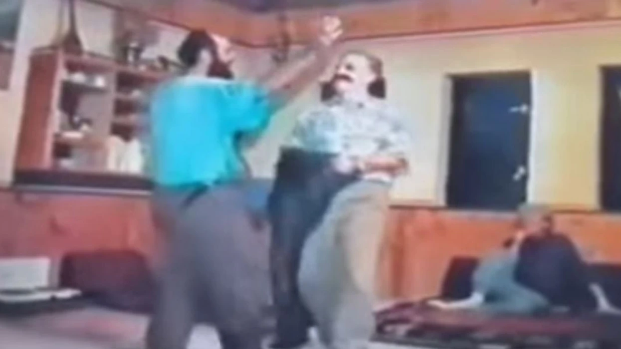 Publikohet një video e rrallë e Sahit dhe Hamëz Jasharit duke vallëzuar