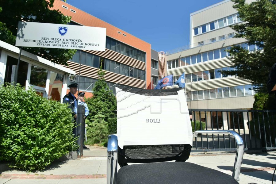 Viti 2025: Bllokadë, shkelje kushtetuese dhe krizë e pushtetit legjislativ dhe ekzekutiv